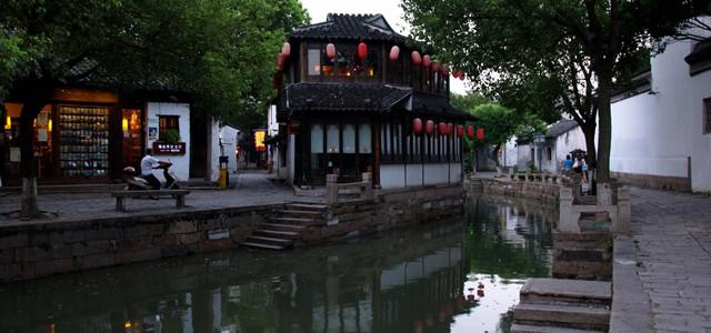 跳动的旋转球